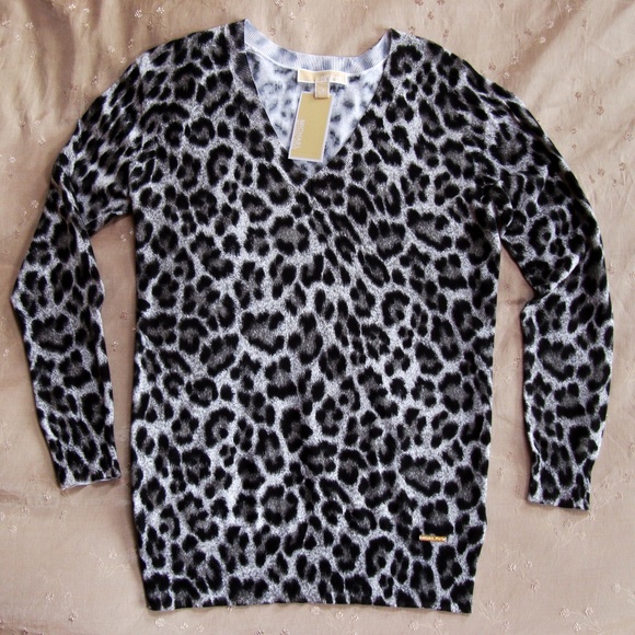 Michael Kors Sweaters - Michael Kors Leopard Animal Print V-Neck Sweater